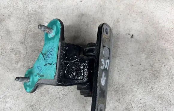 Mercedes-Benz C W204 Rear door lower hinge