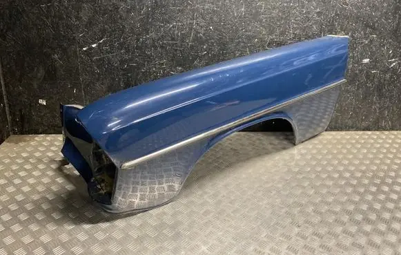 Mercedes-Benz 250 280 W108 Fender 