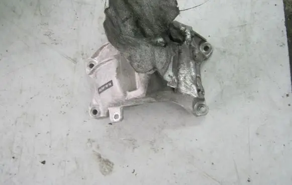 Audi A4 S4 B8 8K Engine mount bracket 8K0199308SE