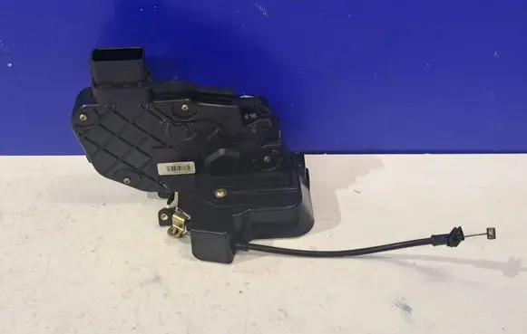 Volvo S40 Front door lock 30663977