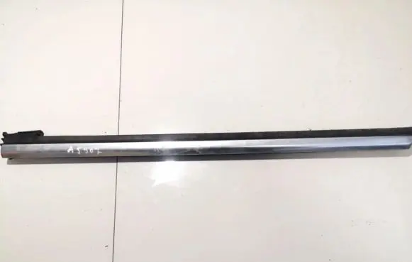 Audi A4 S4 B6 8E 8H Front door glass trim molding 8h0839478