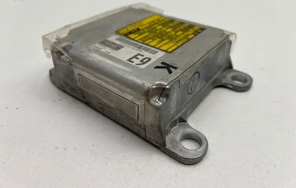 Toyota Prius (XW30) Airbag control unit/module 8917047390