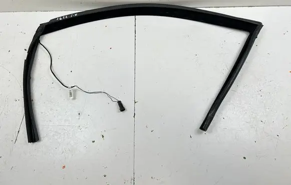 Maserati Quattroporte Rubber seal front coupe door window 