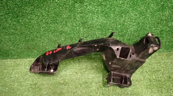Headlight/headlamp mounting bracket