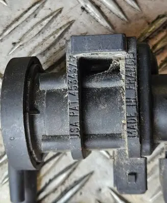 Volvo S70 V70 V70 XC Turbo solenoid valve 4534375
