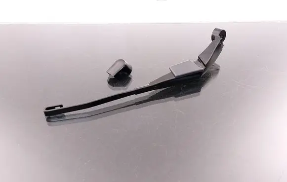 Rear wiper blade arm