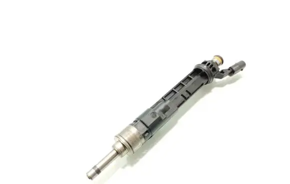 Mercedes-Benz CLA C117 X117 W117 Fuel injector A2820701000