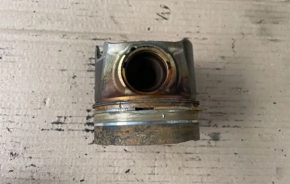 Mercedes-Benz Sprinter W906 Piston 83L118