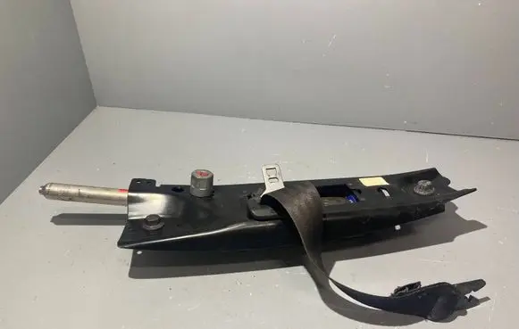 Volvo V70 Front seatbelt 39860303