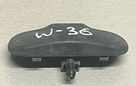Volkswagen Touran I Windshield washer spray nozzle 1T0955985