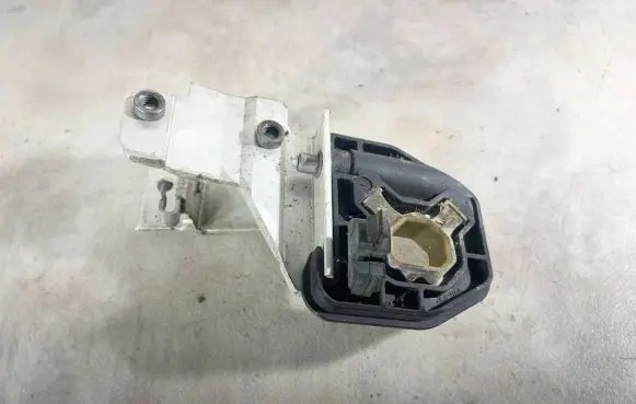BMW 5 F10 F11 Radiator mount bracket 171162373301