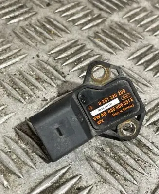 Audi A4 S4 B8 8K Air pressure sensor 038906051E 0261230209