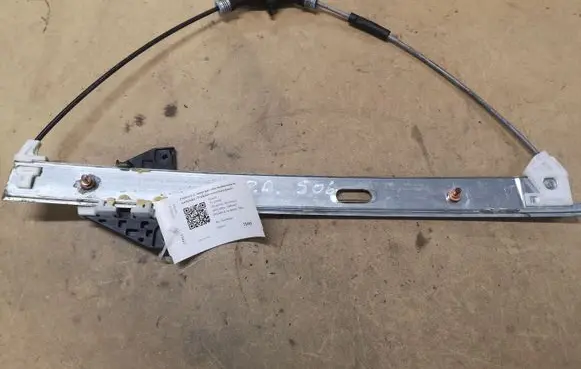 Mazda 3 I Front window lifting mechanism without motor