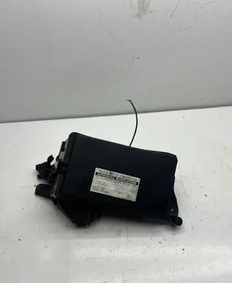 Lexus IS 220D-250-350 Fuse module 8266253070