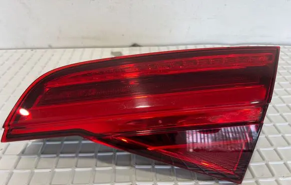 Tailgate rear/tail lights