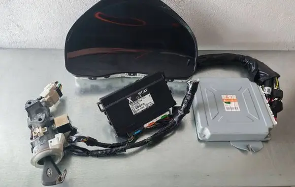 Subaru Legacy Engine ECU kit and lock set 22611AK233 1123000264