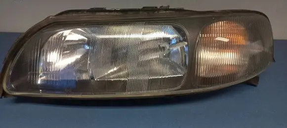 Volvo V70 Headlight/headlamp 89004809