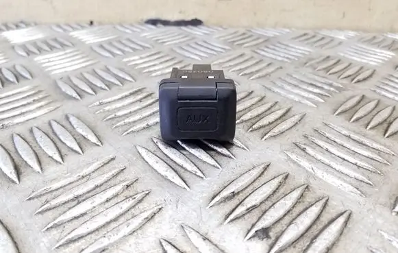 Honda CR-V AUX in-socket connector M34736