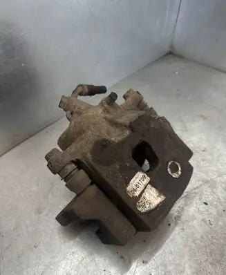 Toyota RAV 4 (XA20) Front brake caliper