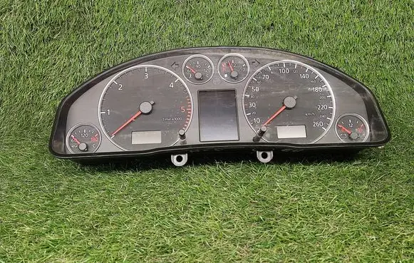 Audi A6 S6 C5 4B Speedometer (instrument cluster) 4B0920933G