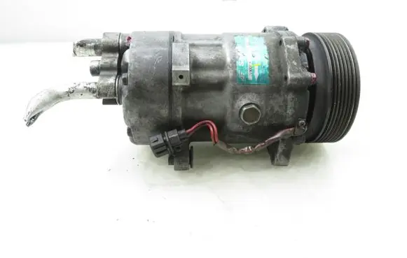 Volkswagen PASSAT B4 Air conditioning (A/C) compressor (pump) 95NW9D629BB 7M0820803C