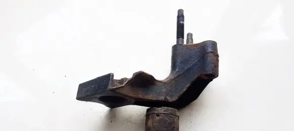 Toyota Prius (XW20) Engine mounting bracket