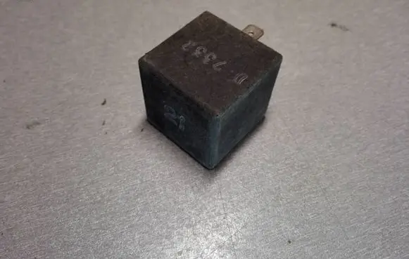 Volkswagen PASSAT B5 Other relay 191953227A 72BV001 J590C945