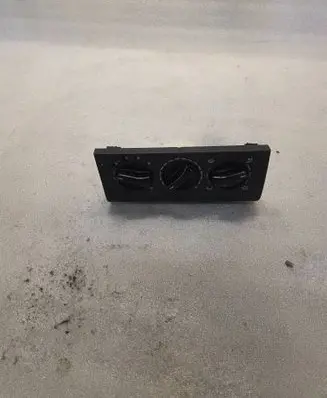 Volkswagen PASSAT B3 Climate control unit 357819045