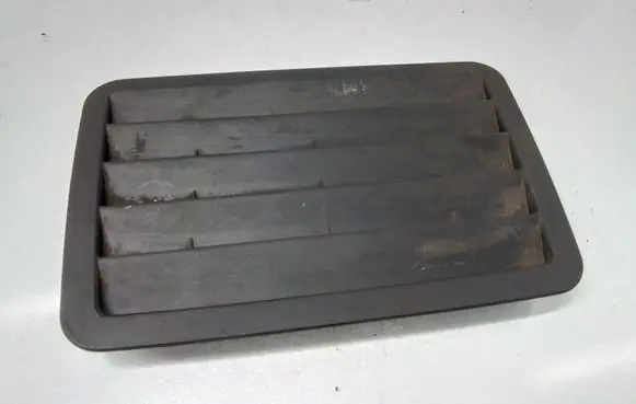 Mercedes-Benz E W211 Rear air vent grill A2118310236