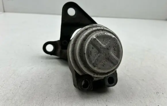 Engine mount bracket