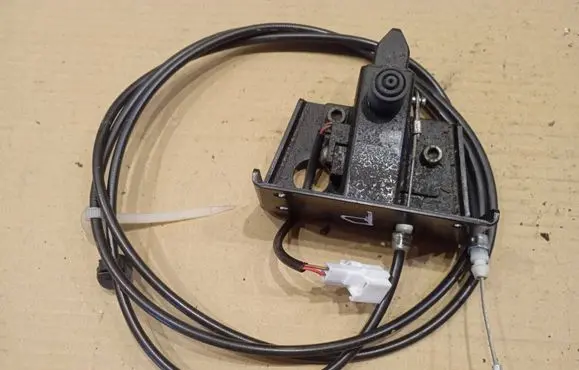 Mitsubishi Colt CZ3 Convertible roof lock/latch