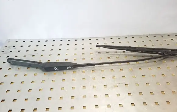 Front wiper blade arm