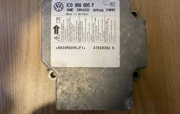 Volkswagen PASSAT B5.5 Airbag control unit/module 1C0909605F 47030303K 5WK43131