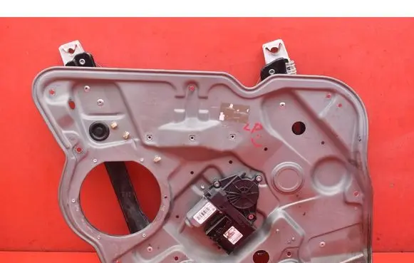 Skoda Octavia Mk2 (1Z) Front door window regulator with motor 1T0959701D