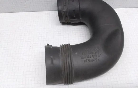 Skoda Octavia Mk2 (1Z) Air intake hose/pipe 1K0129618AT