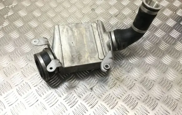 BMW 6 F12 F13 Intercooler radiator 7575405 17517575405 7575403