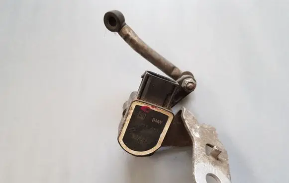 BMW 3 E90 E91 Air suspension front height level sensor 6778813 BMW6778813