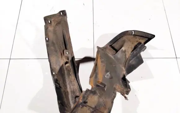 Front wheel arch liner splash guards