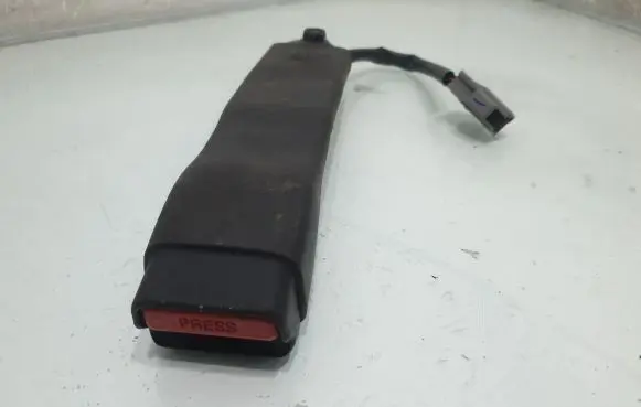 Tesla Model S Front seatbelt buckle 2460917