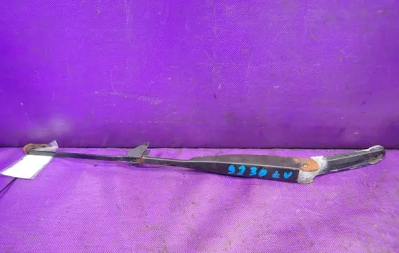 Front wiper blade arm