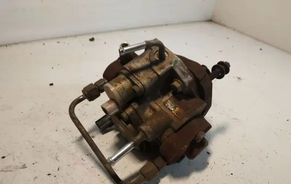 Nissan Navara D40 Fuel injection high pressure pump 16700EB30B