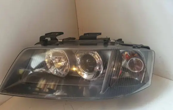 Audi A6 S6 C5 4B Headlight/headlamp 15381301