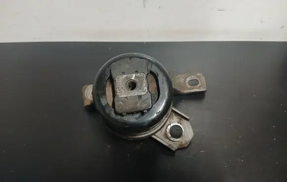 Engine mount bracket