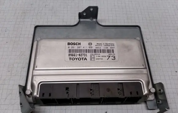 Toyota Corolla E120 E130 Engine control unit/module 0261207411 8966102731
