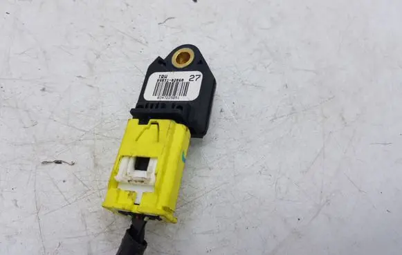 Toyota Auris 150 Airbag deployment crash/impact sensor 8983102060