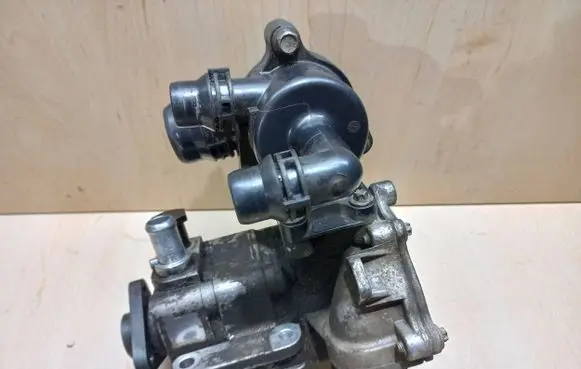 BMW 3 E46 Power steering pump 6756611 764155107