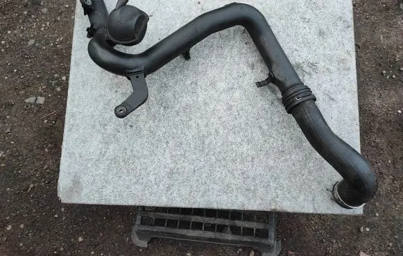 Volkswagen Caddy Intercooler hose/pipe 1K0145770B 1K0145762