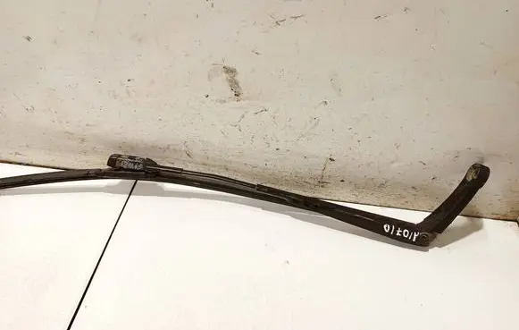 Front wiper blade arm