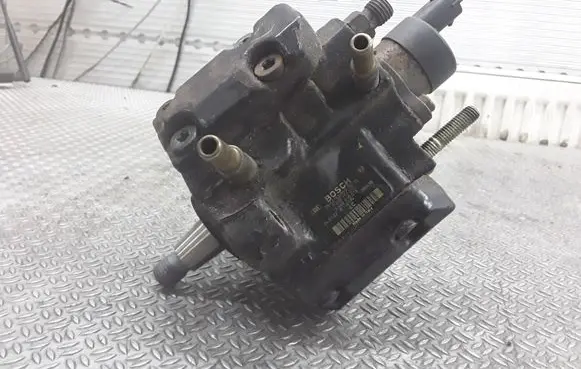 Renault Megane II Fuel injection high pressure pump 7700111010