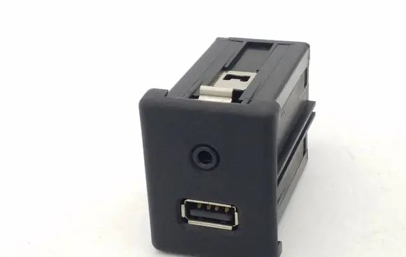 Opel Insignia A USB socket connector 20868798